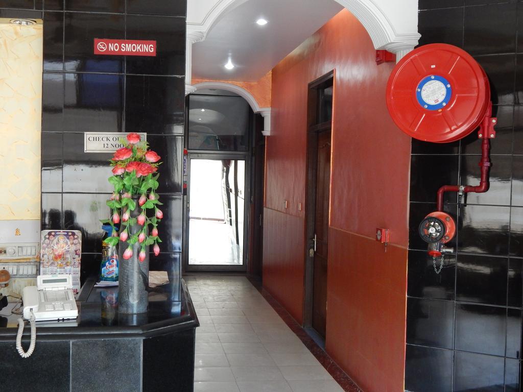 Airport Hotel Paradise International New Delhi Exterior foto