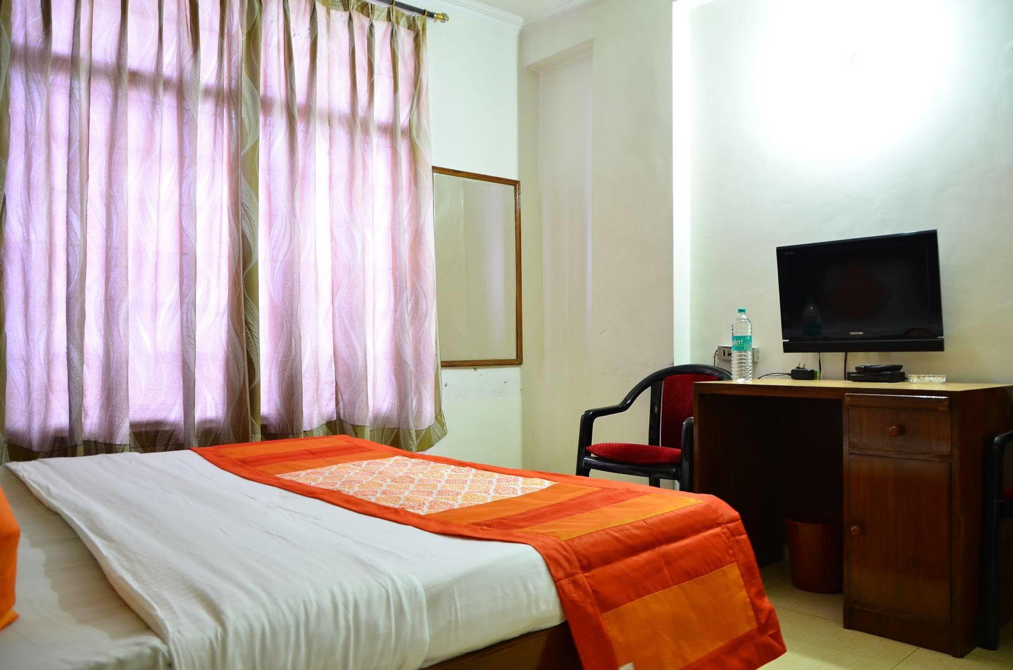 Airport Hotel Paradise International New Delhi Exterior foto
